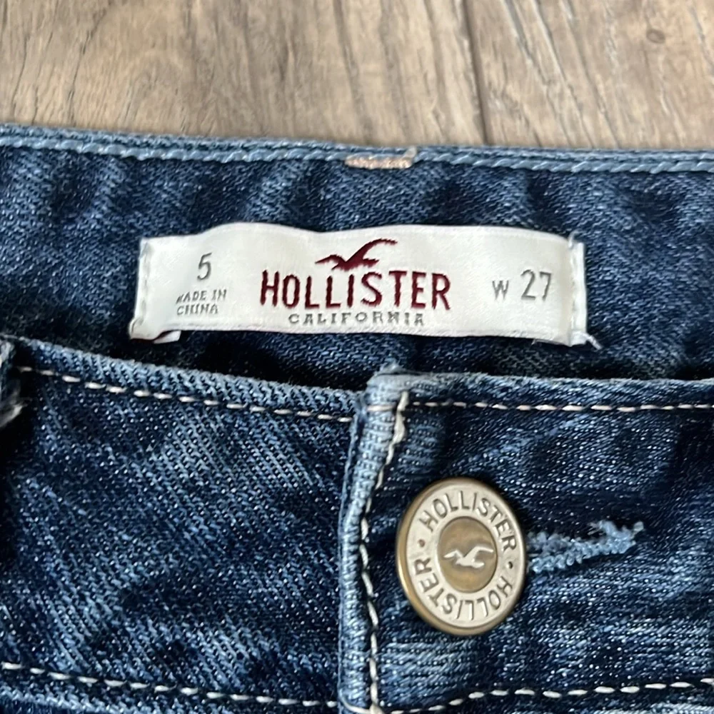 Hollister Distressed Denim Shorts, size 5 or 27 - Picture 4 of 9